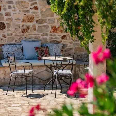 In Tatil Evi *