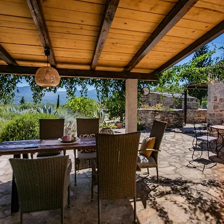 Lovely In Stari Grad *