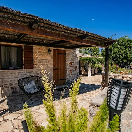 Lovely In Stari Grad